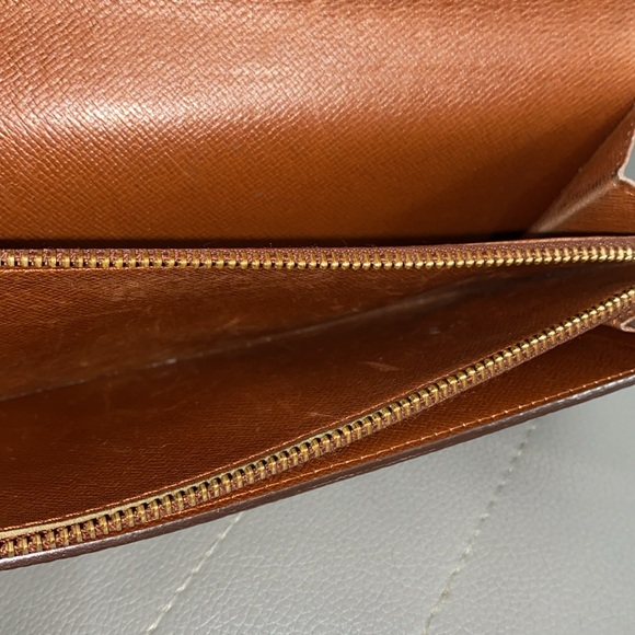 Louis Vuitton Monogram Sarah Wallet - Picture 11 of 16